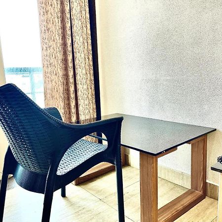 Gr Palace, In Front Of Sea-Beach With Breakfast, Swimming-Pool, Fully Air-Conditioned, Hotel With Parking Availability 푸리 외부 사진