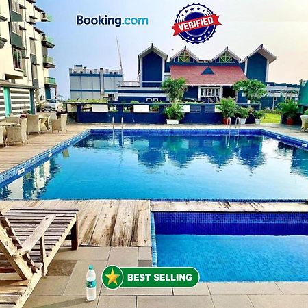 Gr Palace, In Front Of Sea-Beach With Breakfast, Swimming-Pool, Fully Air-Conditioned, Hotel With Parking Availability 푸리 외부 사진
