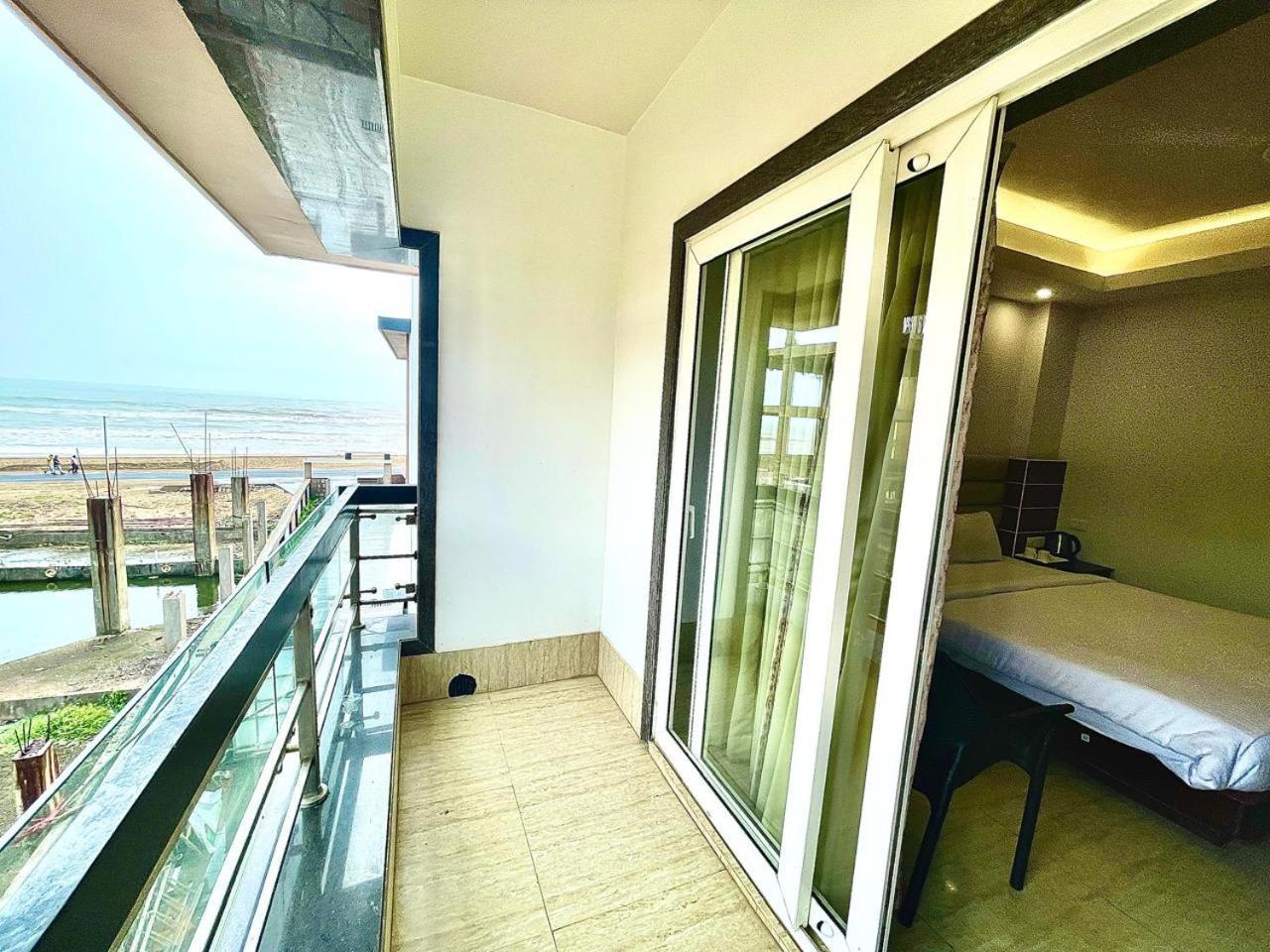 Gr Palace, In Front Of Sea-Beach With Breakfast, Swimming-Pool, Fully Air-Conditioned, Hotel With Parking Availability 푸리 외부 사진