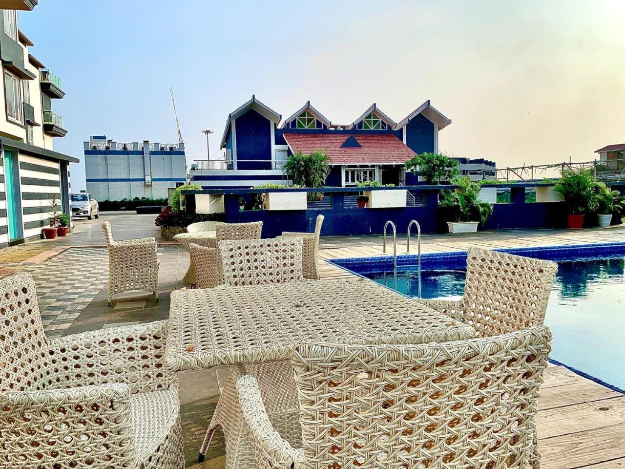 Gr Palace, In Front Of Sea-Beach With Breakfast, Swimming-Pool, Fully Air-Conditioned, Hotel With Parking Availability 푸리 외부 사진