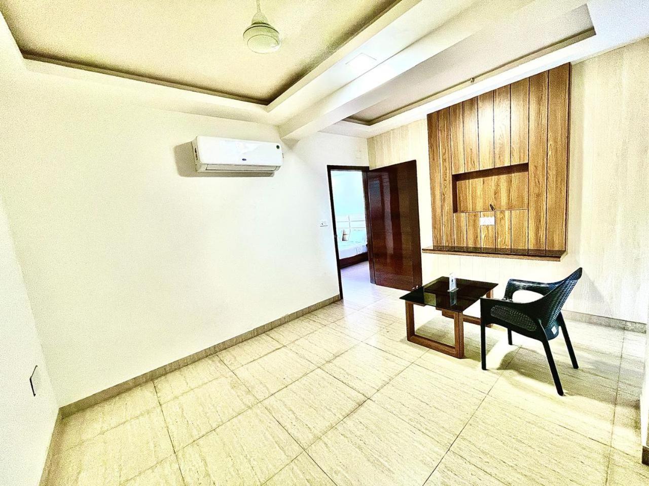 Gr Palace, In Front Of Sea-Beach With Breakfast, Swimming-Pool, Fully Air-Conditioned, Hotel With Parking Availability 푸리 외부 사진