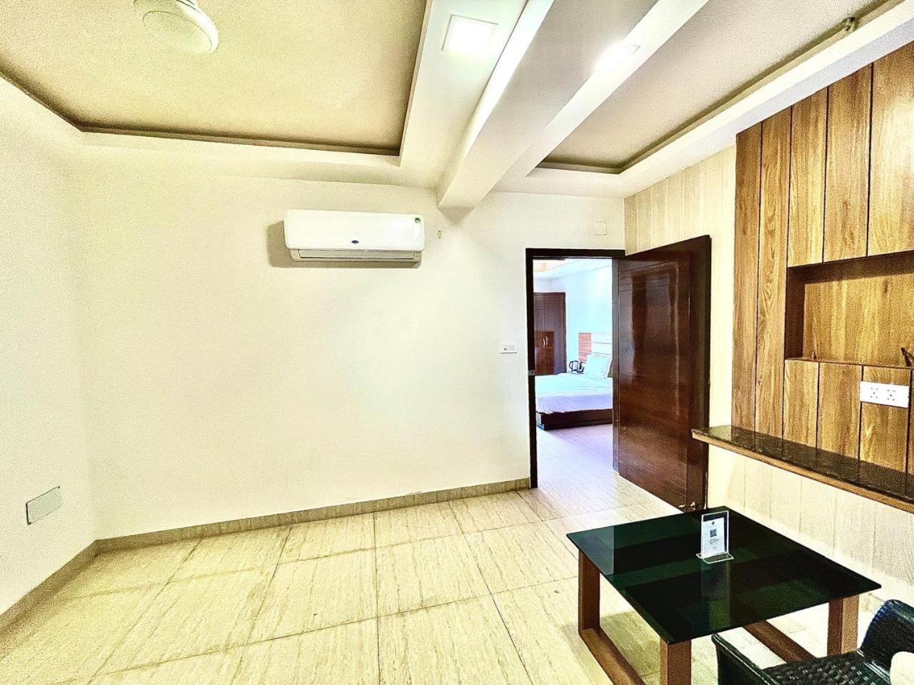 Gr Palace, In Front Of Sea-Beach With Breakfast, Swimming-Pool, Fully Air-Conditioned, Hotel With Parking Availability 푸리 외부 사진