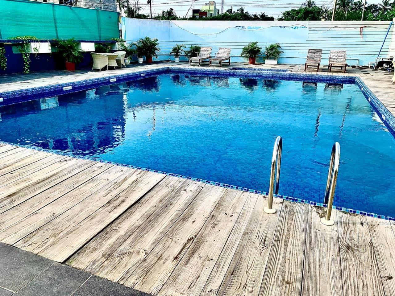 Gr Palace, In Front Of Sea-Beach With Breakfast, Swimming-Pool, Fully Air-Conditioned, Hotel With Parking Availability 푸리 외부 사진