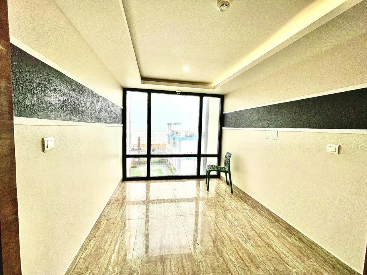 Gr Palace, In Front Of Sea-Beach With Breakfast, Swimming-Pool, Fully Air-Conditioned, Hotel With Parking Availability 푸리 외부 사진