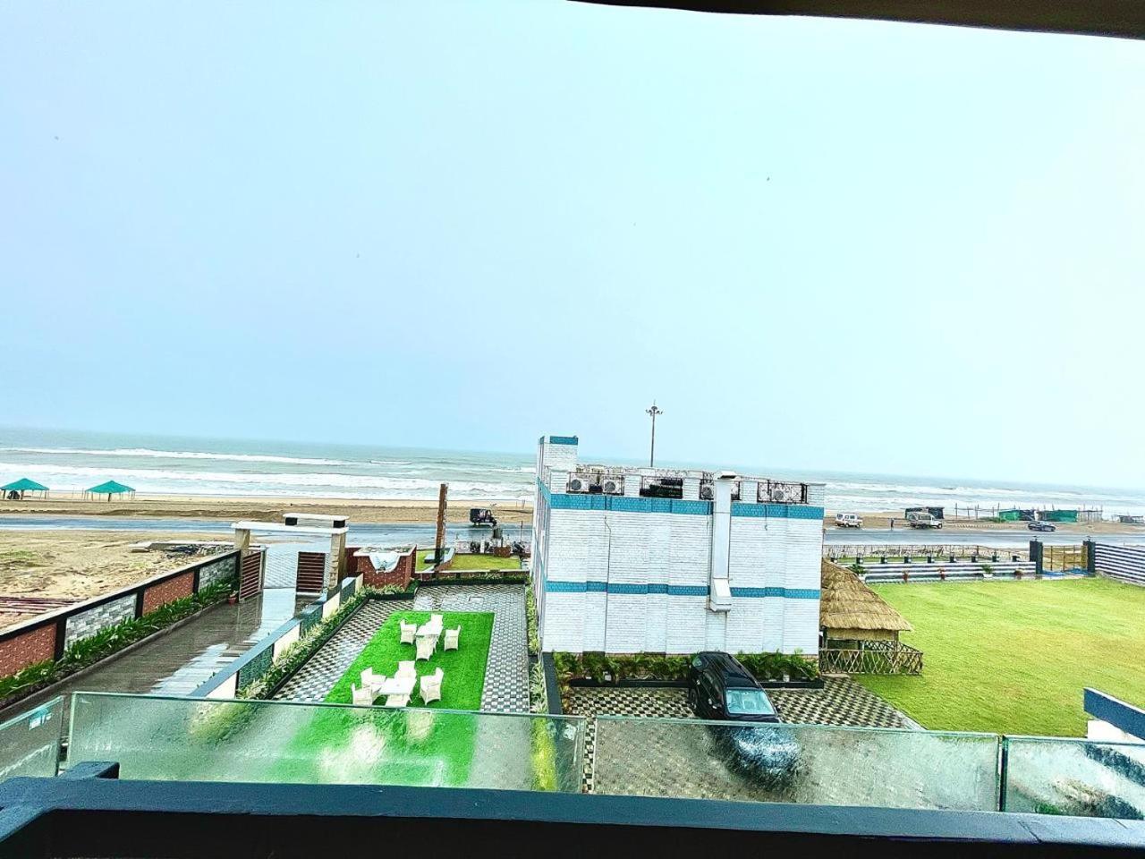 Gr Palace, In Front Of Sea-Beach With Breakfast, Swimming-Pool, Fully Air-Conditioned, Hotel With Parking Availability 푸리 외부 사진
