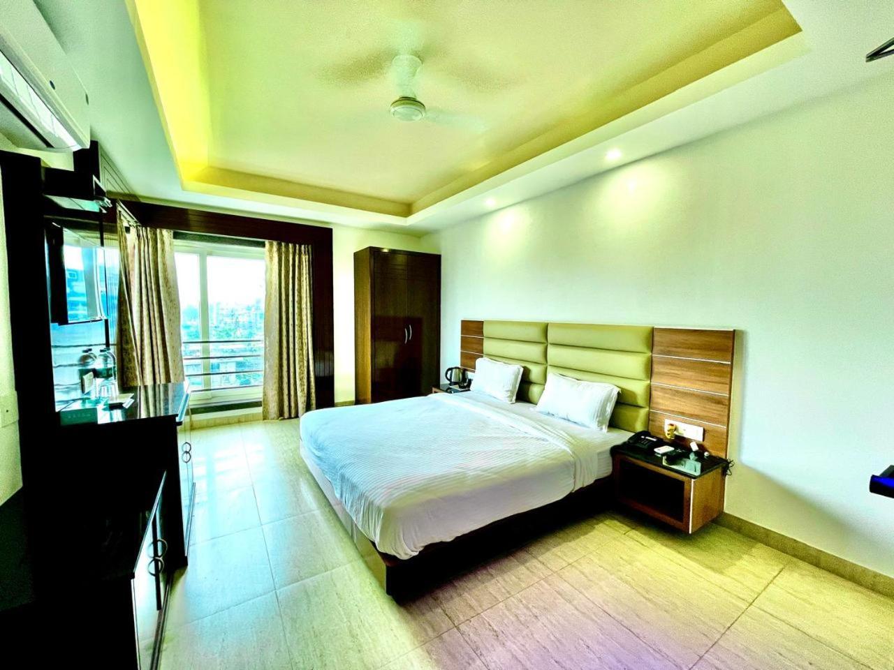 Gr Palace, In Front Of Sea-Beach With Breakfast, Swimming-Pool, Fully Air-Conditioned, Hotel With Parking Availability 푸리 외부 사진