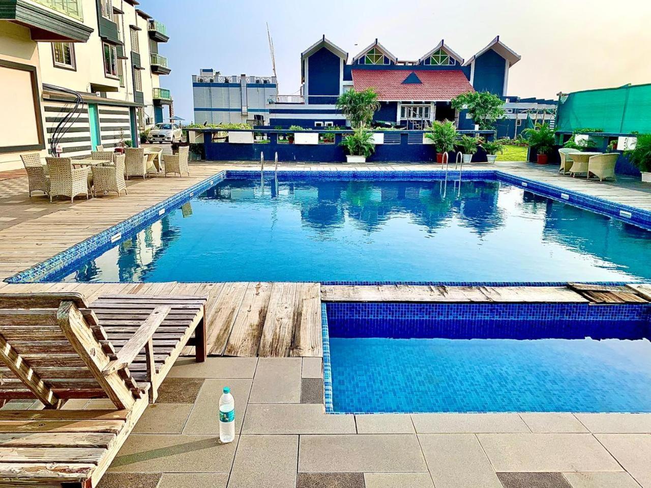 Gr Palace, In Front Of Sea-Beach With Breakfast, Swimming-Pool, Fully Air-Conditioned, Hotel With Parking Availability 푸리 외부 사진